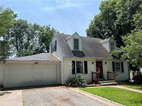 305 Linn Street, Leavenworth, KS 66048