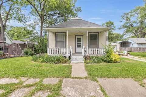 613 W 3rd Street, Ottawa, KS 66067
