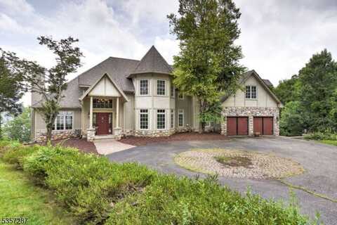 15 Laurel Ter, Sparta, NJ 07871
