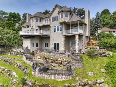 15 Laurel Ter, Sparta, NJ 07871