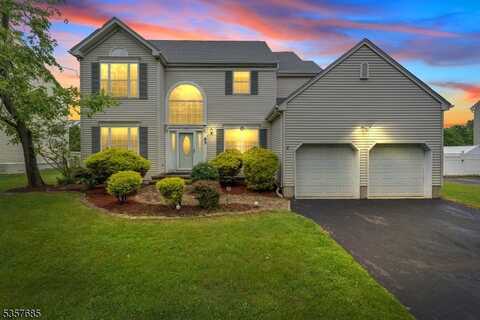 65 Vones Ln, Raritan, NJ 08869