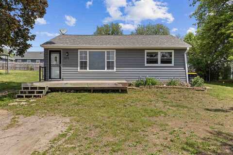3353 Midway Rd, Marion, IA 52302