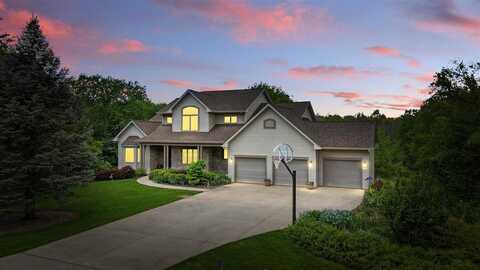 4317 Indian Trl NE, Solon, IA 52333