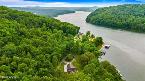 444 Chapman Village Drive, La Follette, TN 37766