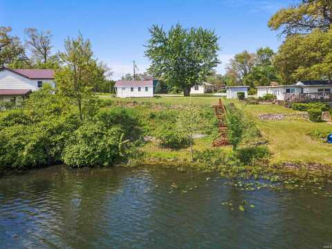 9758 N Hiawatha Lane, Syracuse, IN 46567