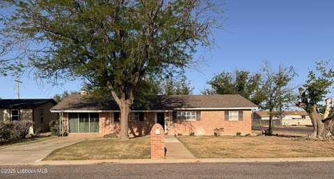 411 SW 12th Street, Seminole, TX 79360