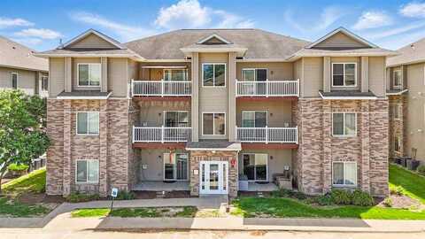 245 Sadler Ln, NorthLiberty, IA 52317