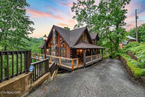 813 Pine Top Lane Lane, Gatlinburg, TN 37738