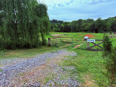 1542 W Dumplin Valley Road, Dandridge, TN 37725