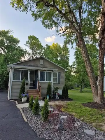 9643 Holtwood Road, Overland, MO 63114