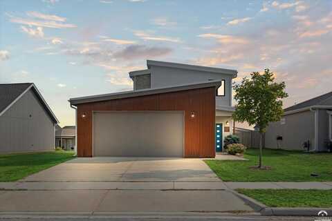2521 E 25th Place, Lawrence, KS 66046