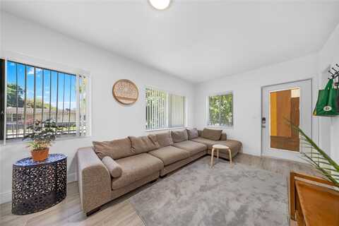 1515 NW 49th St, Miami, FL 33142