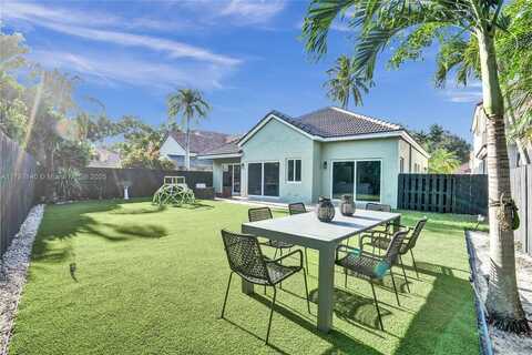 9248 Magnolia Ct, Davie, FL 33328