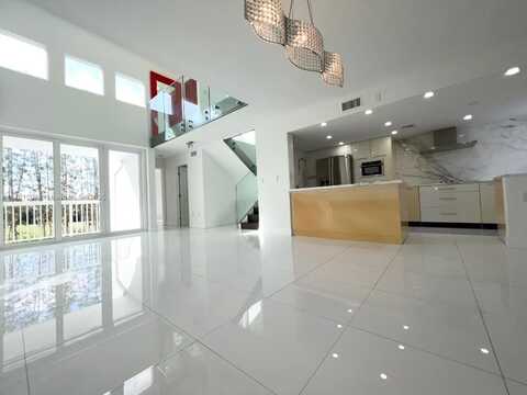 4648 NW 97th Pl, Doral, FL 33178