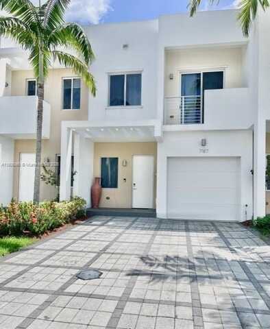 7187 NW 103rd Path, Doral, FL 33178
