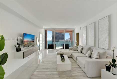 300 S Pointe Dr, Miami Beach, FL 33139