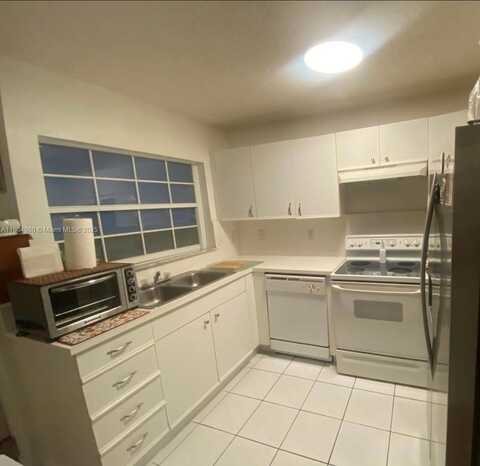 4691 NW 9th St, Miami, FL 33126