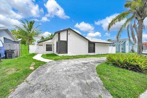 8211 SW 4th Pl, North Lauderdale, FL 33068