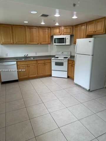 8226 CRESPI, Miami Beach, FL 33141