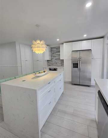 17324 NW 74th Ave, Hialeah, FL 33015