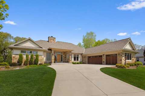 7216 W Fox Haven Ct, Franklin, WI 53132