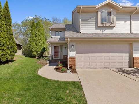521 Frederick Ct, Oconomowoc, WI 53066