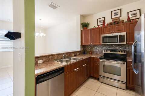 2935 SE 1st Dr, Homestead, FL 33033