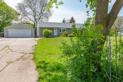 7315 S 48th St, Franklin, WI 53132