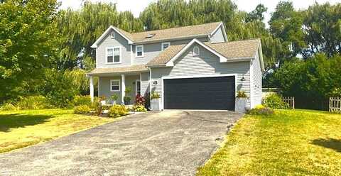 33 W Sedgemeadow St, Elkhorn, WI 53121
