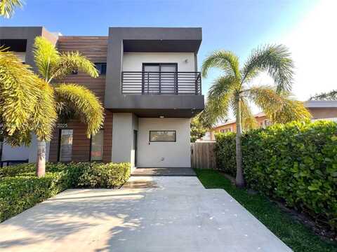 8753 SW 34th St, Miami, FL 33165