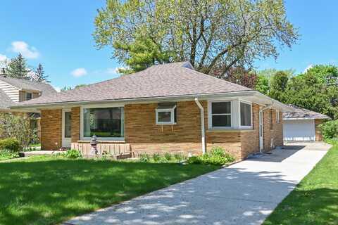10108 W Sunset Ave, Wauwatosa, WI 53222