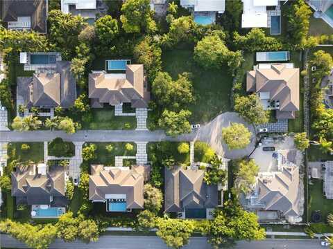 9420 SW 72 CT, Pinecrest, FL 33156