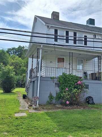 29 Elm St, Ellsworth, PA 15331