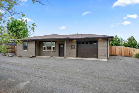 22 SE Hoff Lane, Madras, OR 97741