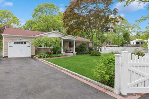 22 Ridge Road, Shirley, NY 11967