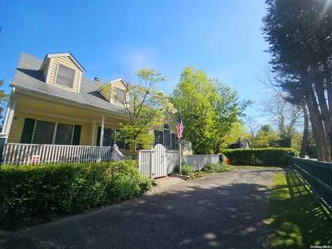 10 Phyllis Road, Mastic Beach, NY 11951