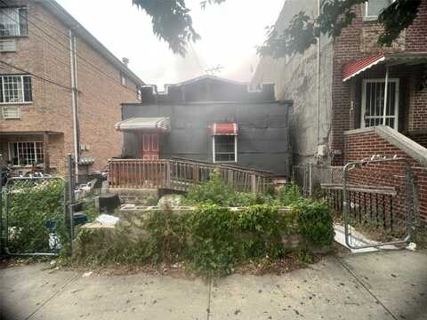 940 E 212 Street, Bronx, NY 10469