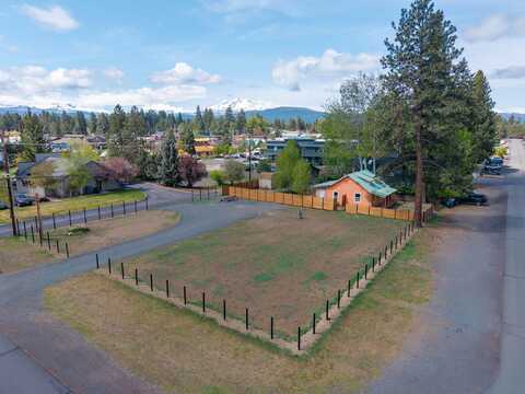273 E Adams Avenue, Sisters, OR 97759