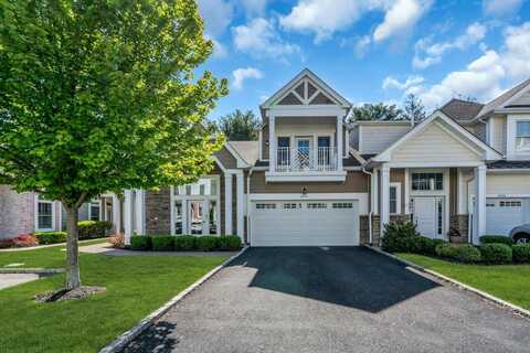 69101 Spruce Pond Circle, Plainview, NY 11803