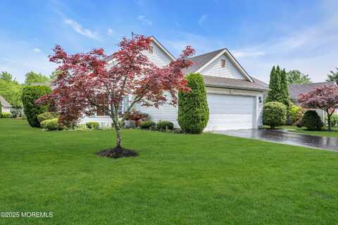 31 Oakmont Road, Lakewood, NJ 08701