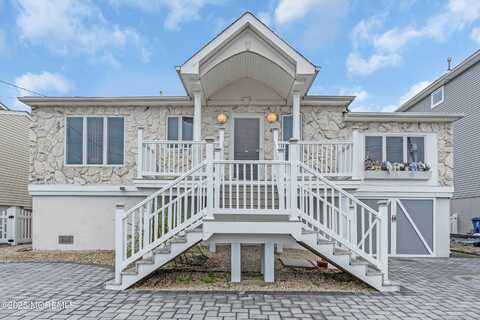 40 Anchorage Drive, Toms River, NJ 08753