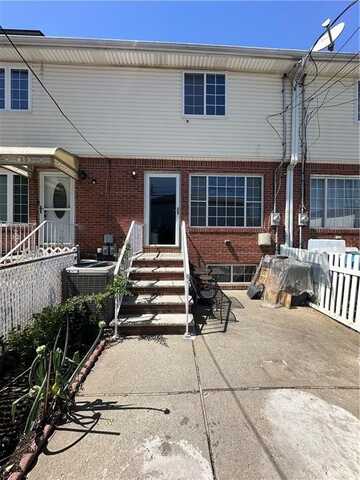 37 Susan Court, Staten Island, NY 10304