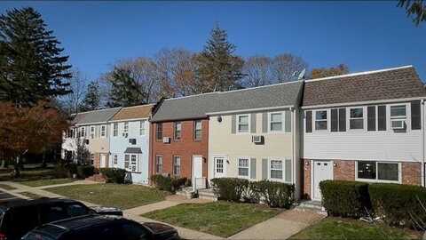 164 W Montauk Highway, Hampton Bays, NY 11946