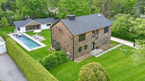 16 Livingston Road, Bellport, NY 11713