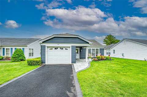 561 Stratford Lane, Ridge, NY 11961