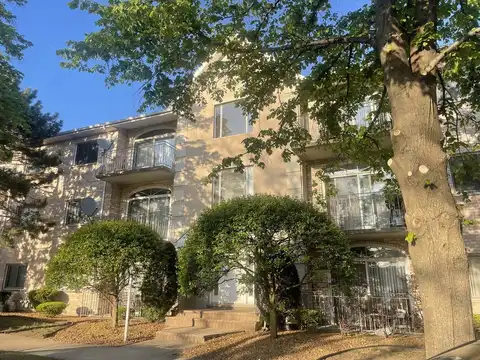 9439 S 79th Avenue, Hickory Hills, IL 60457
