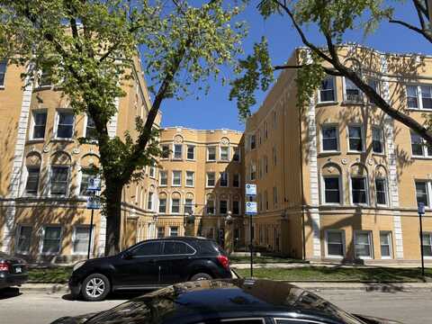 7401 N Hoyne Avenue, Chicago, IL 60645
