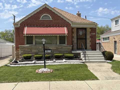 8834 S Cornell Avenue, Chicago, IL 60617
