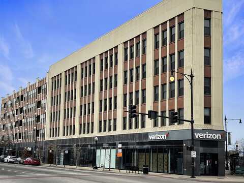 4015 N Milwaukee Avenue, Chicago, IL 60641