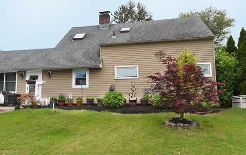 21 Potter Lane, Levittown, NY 11756